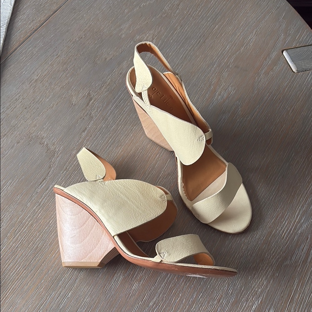 Stylish Cream Wedge Sandals, size 39